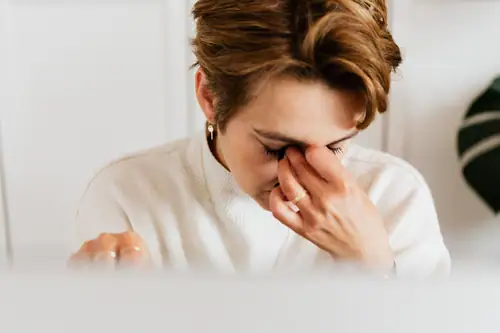 How to Know if Someone Is Hiding Something Subtle Cues and the Moment You Just Know