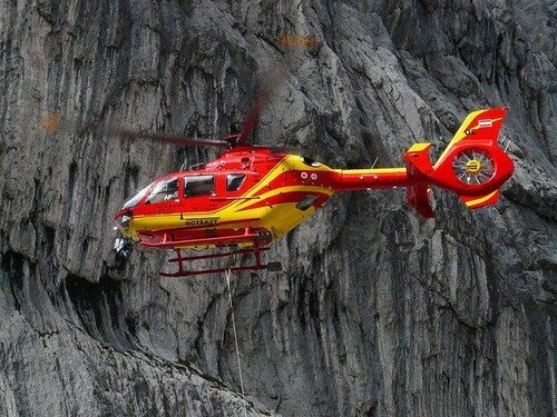 Pyrénées. l'incroyable sauvetage d'un hélicoptère par un autre hélicoptère