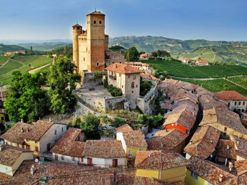 Picture postcard Serralunga d'Alba