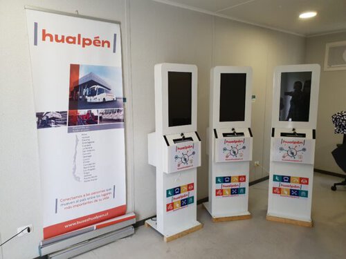 Tótems interactivos de PLED para operarios de Hualpén en estaciones de despacho, destinados a impresión de documentos de RRHH