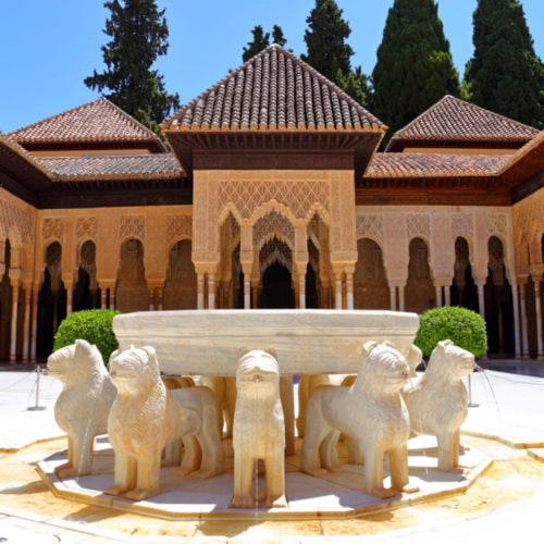 ЛЬВИНЫЙ ДВОРИК.