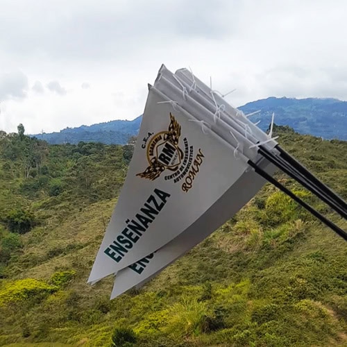 banderines personalizados para centros de enseñanza y conducción de motos bicis cuatrimots y carros medellin