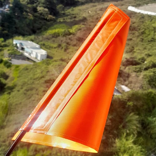 banderines de seguridad reflectivos para maquinaria pesada en construcciones viales