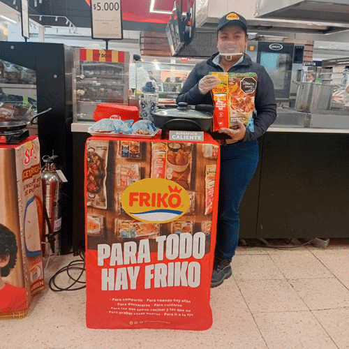 puntos de degustación y atención al cliente usando forros publicitarios para cubrir canastillas en supermercados tiendas y almacenes de grandes superficies en medellin bogota cali