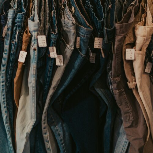 Slow fashion czy fast fashion – jak kupować świadomie?
