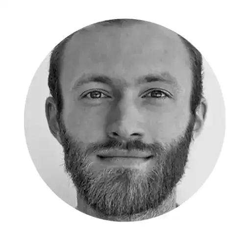 Piotr Szmyt, expert in psychodynamic therapy for expats and individuals in Lisbon