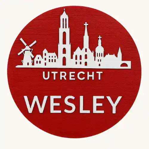 Handgemaakt houten naambordje met de skyline van Utrecht. Met je eigen naam!