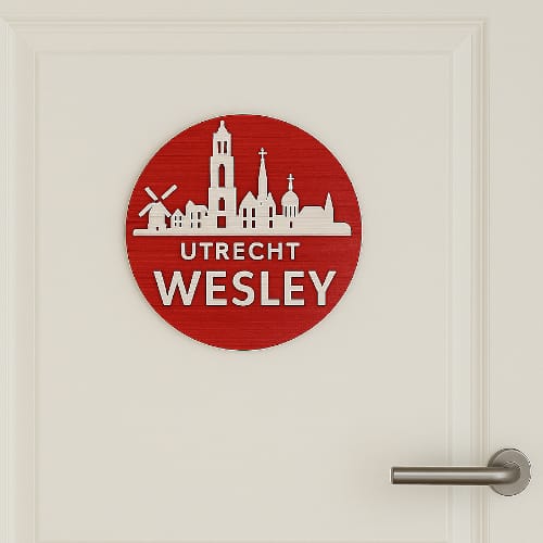 Uniek houten naambordje met de skyline van Utrecht - op maat gemaakt en voorzien van jouw eigen gekozen naam