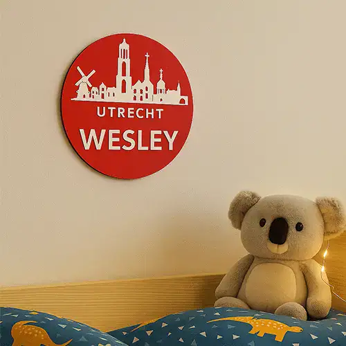 Handgemaakt houten naambordje met de skyline van Utrecht