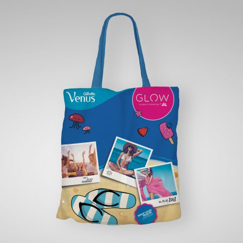 Foto einer Tüte mit Flyern auf der Messe Glow