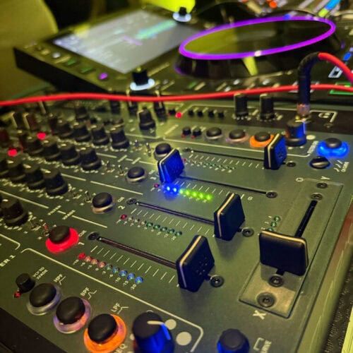 Über 35 Jahre Erfahrung hinter den Decks machen den Unterschied.