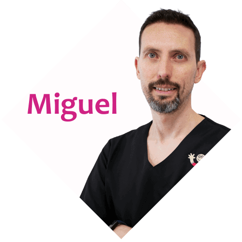 Miguel, fisioterapeuta especializado en tratamiento del suelo pélvico de la clínica de Móstoles