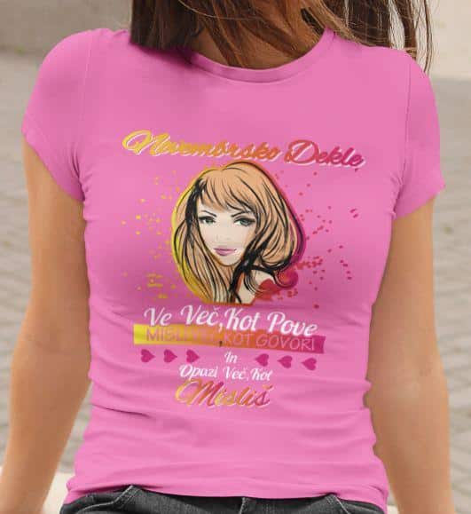 mockup.of .a.woman .wearing.a.crewneck.t.shirt .2015.el1 .268