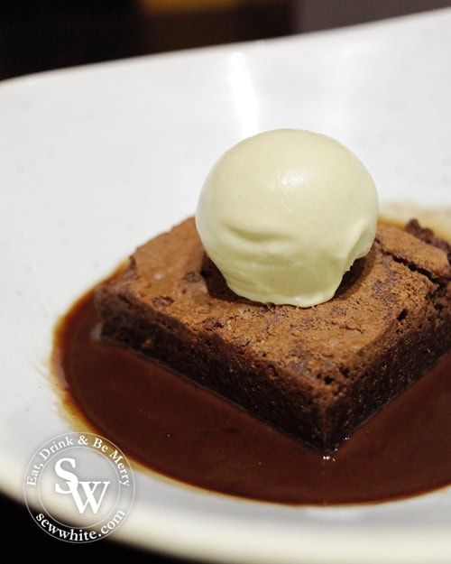 chocolate brownie with hot chocolate sauce