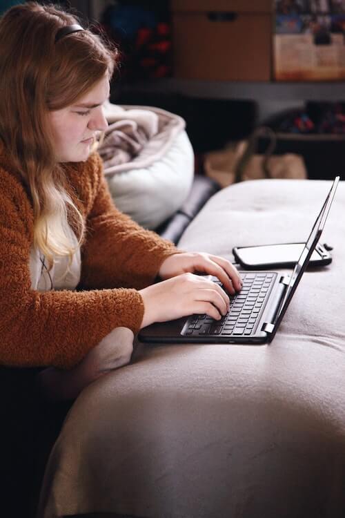What-Causes-A-Chromebook-Laptop-Screen-to-Flicker-or-Blink