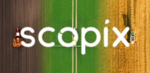 Logo Scopix apposé sur trois vues aériennes de tracteurs dans un champ