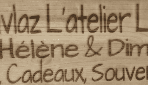 Enseigne en Bois Personnalisée et Gravée sur-mesure