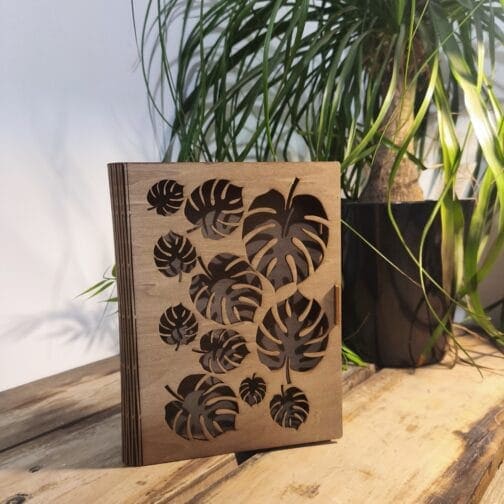 Coffret Livre en Bois Gravé « Monstera » | Écrin de Rangement Nature & Design | Charnière Flexible