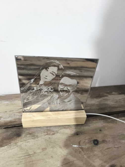 Miroir Gravé Lumineux : Un Portrait Éternel pour Vos Êtres Chers – Image 4
