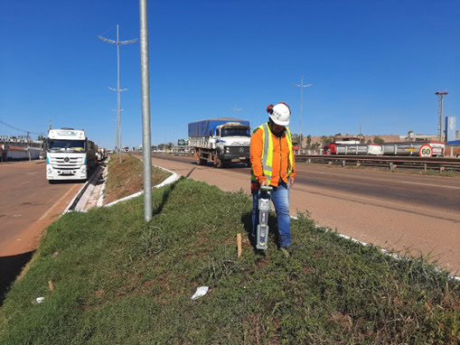 Pipe locator com gpr Pipe locator em uso com georadar