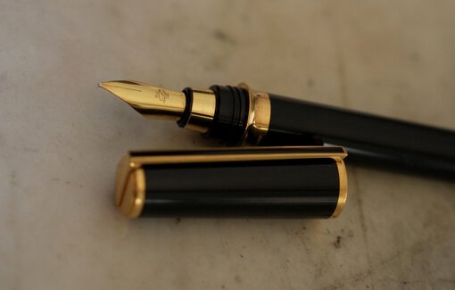 Stylo plume S.T. Dupont Montparnasse XL en laque de chine noire - plume en or massif 18 carats