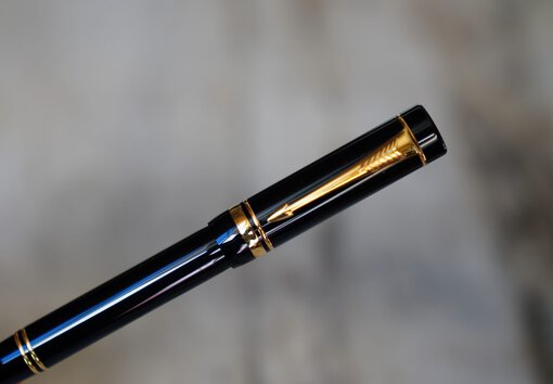 Stylo Roller Parker Duofold en Résine Noire & Métal Plaqué Or 18 Carats