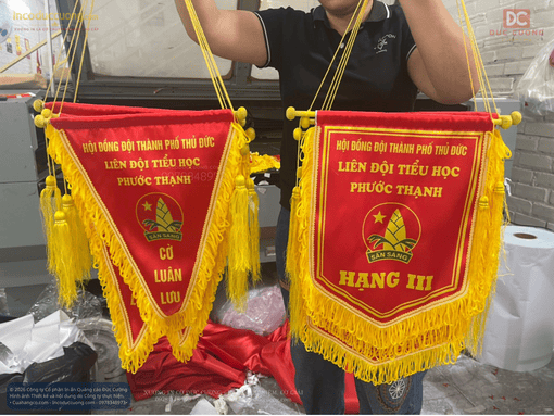 ờ lưu niệm, cờ trao giải, cờ kỷ niệm, cờ giải thưởng, cờ vinh danh, cờ lưu niệm trao tặng, cờ trao thưởng, cờ thi đua, cờ lưu niệm đẹp, cờ trao giải đẹp, đặt cờ lưu niệm, đặt làm cờ lưu niệm, đặt cờ trao giải, đặt làm cờ trao giải, làm cờ lưu niệm theo yêu cầu, làm cờ trao giải theo yêu cầu, in cờ lưu niệm, in cờ trao giải, thiết kế cờ lưu niệm, thiết kế cờ trao giải, sản xuất cờ lưu niệm, sản xuất cờ trao giải, may cờ lưu niệm, cờ lưu niệm giải thể thao, cờ trao giải thể thao, cờ trao giải bóng đá, cờ giải bóng đá, cờ trao giải cầu lông, cờ giải tennis, cờ giải golf, cờ giải chạy, cờ giải marathon, cờ lưu niệm hội thao, cờ trao giải hội thao, cờ lưu niệm cuộc thi, cờ trao giải cuộc thi, cờ trao giải văn nghệ, cờ lưu niệm sự kiện, cờ lưu niệm hội nghị, cờ lưu niệm kỷ niệm thành lập, cờ lưu niệm đại hội, cờ trao giải phong trào, cờ lưu niệm cho doanh nghiệp, cờ lưu niệm cho đối tác, cờ lưu niệm cho khách hàng, cờ lưu niệm đơn vị, cờ lưu niệm trường học, cờ lưu niệm câu lạc bộ, cờ lưu niệm đội nhóm, cờ lưu niệm giải đấu, cờ trao giải nhất, cờ trao giải nhì, cờ trao giải ba, cờ vô địch, cờ á quân, cờ lưu niệm bằng vải, cờ trao giải bằng vải, cờ lưu niệm vải satin, cờ lưu niệm vải phi bóng, cờ lưu niệm thêu, cờ lưu niệm in logo, cờ lưu niệm viền tua rua, cờ tam giác lưu niệm, cờ đuôi nheo trao giải, cờ đuôi nheo lưu niệm, giá cờ lưu niệm, báo giá cờ lưu niệm, giá cờ trao giải, báo giá cờ trao giải, cờ lưu niệm giá rẻ, cờ trao giải giá rẻ, cờ lưu niệm cao cấp, cờ trao giải cao cấp, nơi làm cờ lưu niệm, địa chỉ làm cờ lưu niệm, xưởng sản xuất cờ lưu niệm, xưởng may cờ lưu niệm, công ty làm cờ trao giải, mua cờ lưu niệm, đặt cờ số lượng lớn, đặt làm cờ lưu niệm theo yêu cầu, đặt may cờ trao giải theo yêu cầu, in logo lên cờ lưu niệm, làm cờ lưu niệm cho giải thể thao, sản xuất cờ trao giải số lượng lớn, cờ lưu niệm dành cho doanh nghiệp, cờ trao giải cho sự kiện thể thao, cờ lưu niệm có in logo theo yêu cầu, thiết kế và sản xuất cờ trao giải, xưởng may cờ lưu niệm giá tốt, cờ trao giải đẹp theo yêu cầu, làm cờ vô địch cho giải đấu, cờ lưu niệm cho chương trình sự kiện
