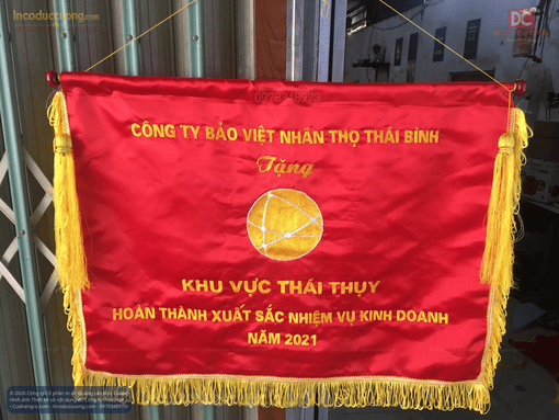 ờ lưu niệm, cờ trao giải, cờ kỷ niệm, cờ giải thưởng, cờ vinh danh, cờ lưu niệm trao tặng, cờ trao thưởng, cờ thi đua, cờ lưu niệm đẹp, cờ trao giải đẹp, đặt cờ lưu niệm, đặt làm cờ lưu niệm, đặt cờ trao giải, đặt làm cờ trao giải, làm cờ lưu niệm theo yêu cầu, làm cờ trao giải theo yêu cầu, in cờ lưu niệm, in cờ trao giải, thiết kế cờ lưu niệm, thiết kế cờ trao giải, sản xuất cờ lưu niệm, sản xuất cờ trao giải, may cờ lưu niệm, cờ lưu niệm giải thể thao, cờ trao giải thể thao, cờ trao giải bóng đá, cờ giải bóng đá, cờ trao giải cầu lông, cờ giải tennis, cờ giải golf, cờ giải chạy, cờ giải marathon, cờ lưu niệm hội thao, cờ trao giải hội thao, cờ lưu niệm cuộc thi, cờ trao giải cuộc thi, cờ trao giải văn nghệ, cờ lưu niệm sự kiện, cờ lưu niệm hội nghị, cờ lưu niệm kỷ niệm thành lập, cờ lưu niệm đại hội, cờ trao giải phong trào, cờ lưu niệm cho doanh nghiệp, cờ lưu niệm cho đối tác, cờ lưu niệm cho khách hàng, cờ lưu niệm đơn vị, cờ lưu niệm trường học, cờ lưu niệm câu lạc bộ, cờ lưu niệm đội nhóm, cờ lưu niệm giải đấu, cờ trao giải nhất, cờ trao giải nhì, cờ trao giải ba, cờ vô địch, cờ á quân, cờ lưu niệm bằng vải, cờ trao giải bằng vải, cờ lưu niệm vải satin, cờ lưu niệm vải phi bóng, cờ lưu niệm thêu, cờ lưu niệm in logo, cờ lưu niệm viền tua rua, cờ tam giác lưu niệm, cờ đuôi nheo trao giải, cờ đuôi nheo lưu niệm, giá cờ lưu niệm, báo giá cờ lưu niệm, giá cờ trao giải, báo giá cờ trao giải, cờ lưu niệm giá rẻ, cờ trao giải giá rẻ, cờ lưu niệm cao cấp, cờ trao giải cao cấp, nơi làm cờ lưu niệm, địa chỉ làm cờ lưu niệm, xưởng sản xuất cờ lưu niệm, xưởng may cờ lưu niệm, công ty làm cờ trao giải, mua cờ lưu niệm, đặt cờ số lượng lớn, đặt làm cờ lưu niệm theo yêu cầu, đặt may cờ trao giải theo yêu cầu, in logo lên cờ lưu niệm, làm cờ lưu niệm cho giải thể thao, sản xuất cờ trao giải số lượng lớn, cờ lưu niệm dành cho doanh nghiệp, cờ trao giải cho sự kiện thể thao, cờ lưu niệm có in logo theo yêu cầu, thiết kế và sản xuất cờ trao giải, xưởng may cờ lưu niệm giá tốt, cờ trao giải đẹp theo yêu cầu, làm cờ vô địch cho giải đấu, cờ lưu niệm cho chương trình sự kiện