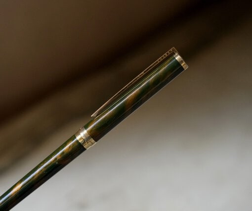 Stylo plume S.T. Dupont laque de Chine brun vert poussière d'or & finition vermeil 925 - plume en or massif 18 carats