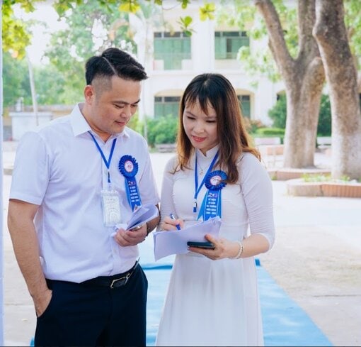 Hoa Cài Áo Hội Khóa Cao Cấp – Lưu Giữ Dấu Ấn Ngày Gặp Lại - Ảnh 8