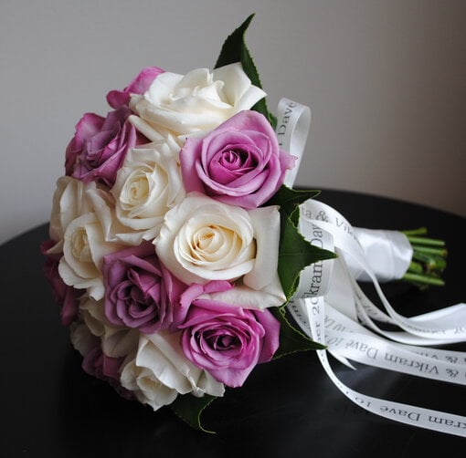 Beyaz Gül Lila Gül Gelin Buketleri - Görsel 2