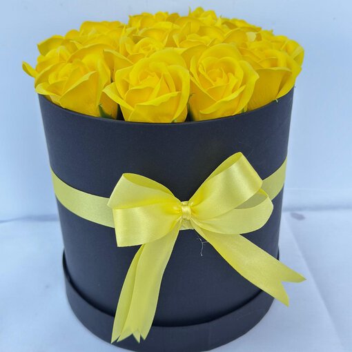 17 Adet Gerçek Görünümlü Sarı Gül - Siyah Kutuda - Görsel 3