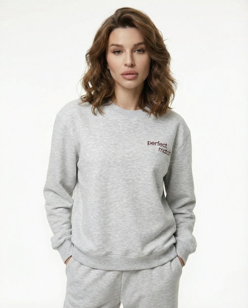 Свитшот с бордовой вышивкой Perfect Match — изображение 3