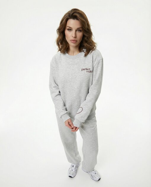 Свитшот с бордовой вышивкой Perfect Match — изображение 5