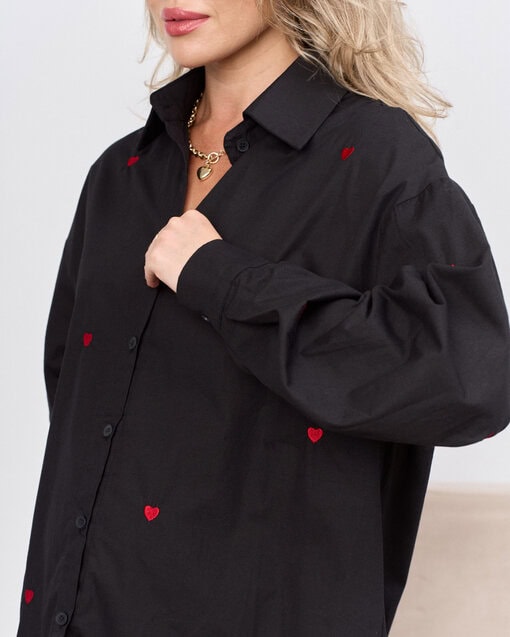 Черная рубашка-оверсайз с сердечками Irma — изображение 2