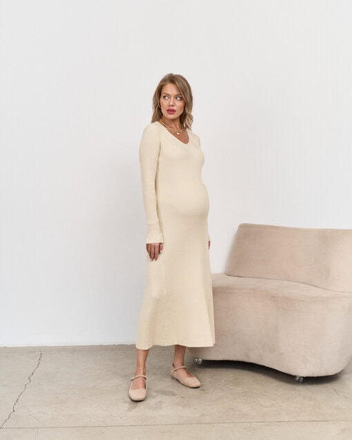 Молочное платье из трикотажа в рубчик Riana — изображение 5