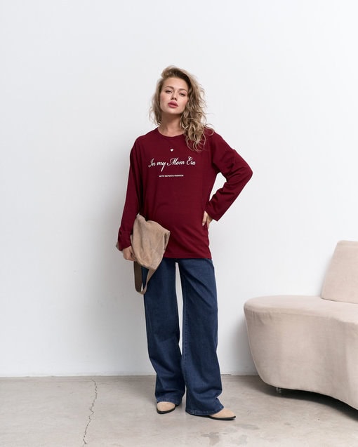 Бордовый оверсайз лонгслив In my Mom Era — изображение 3