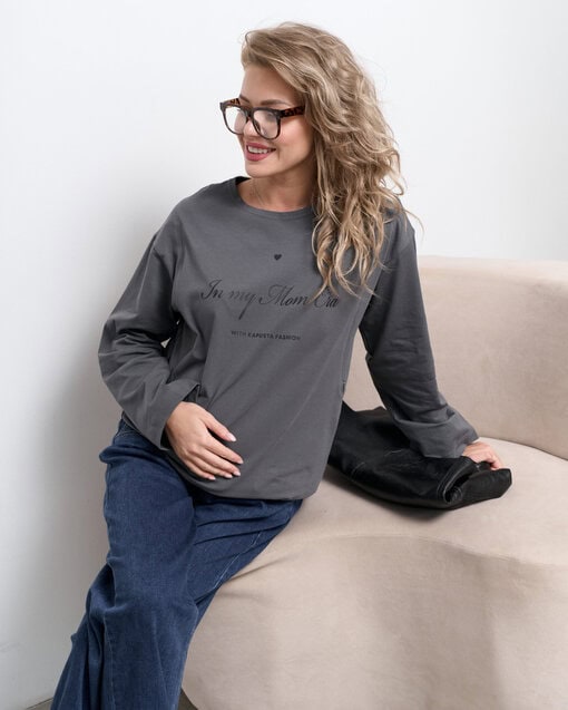 Графитовый оверсайз лонгслив In my Mom Era — изображение 6