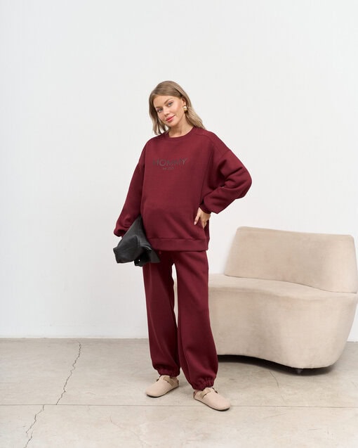 Темно-бордовый теплый свитшот для будущих и кормящих мам MOMMY est 2025 — изображение 5