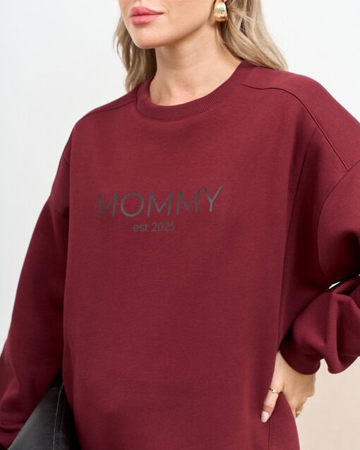 Темно-бордовый теплый свитшот для будущих и кормящих мам MOMMY est 2025 — изображение 4
