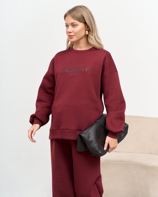 Темно-бордовый теплый свитшот для будущих и кормящих мам MOMMY est 2025 — изображение 7