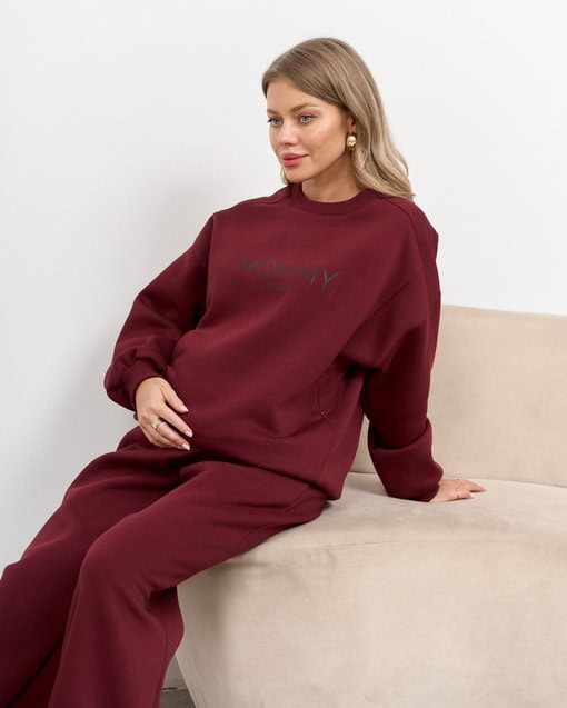 Темно-бордовый теплый свитшот для будущих и кормящих мам MOMMY est 2025 — изображение 3