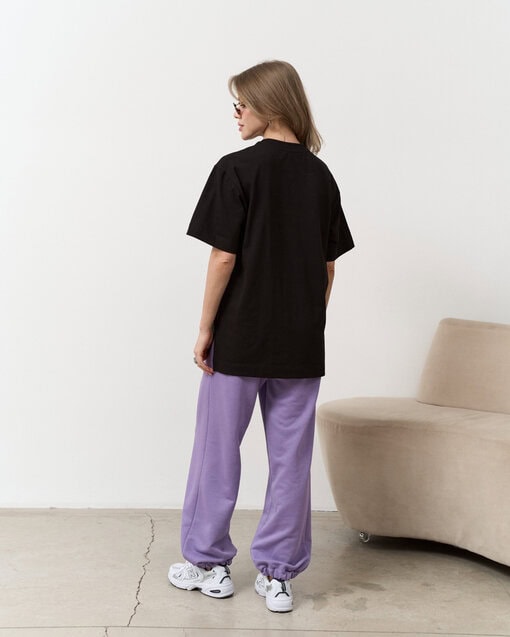 Черная футболка для мам Mommy est 2025 — изображение 5