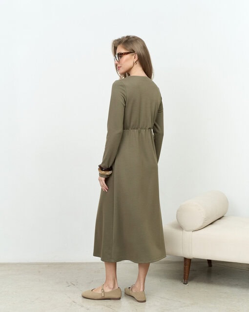 Оливковое платье для будущих и кормящих мам Azalia — изображение 10