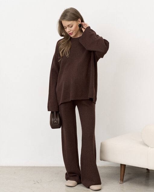 Шоколаный вязаный костюм с брюками и джемпером Cozy