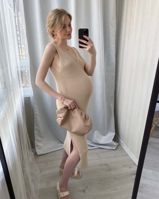 Бежевое трикотажное платье для беременных Paloma