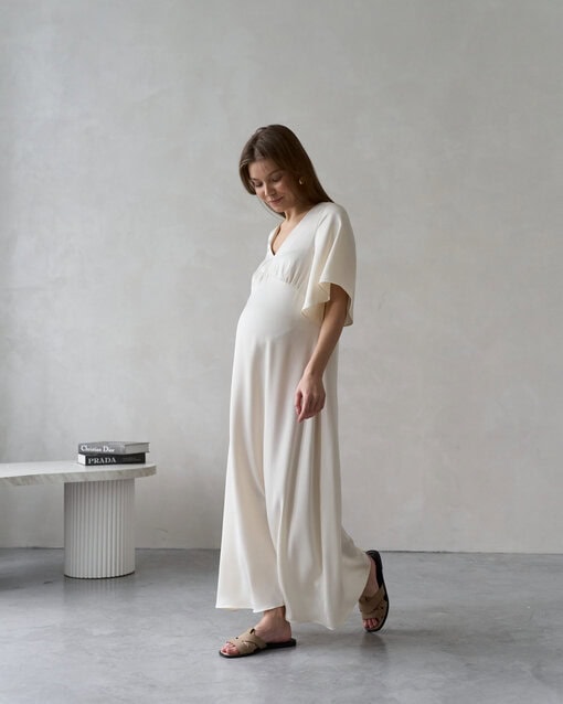 Молочное атласное платье для будущих мам Malena — изображение 6