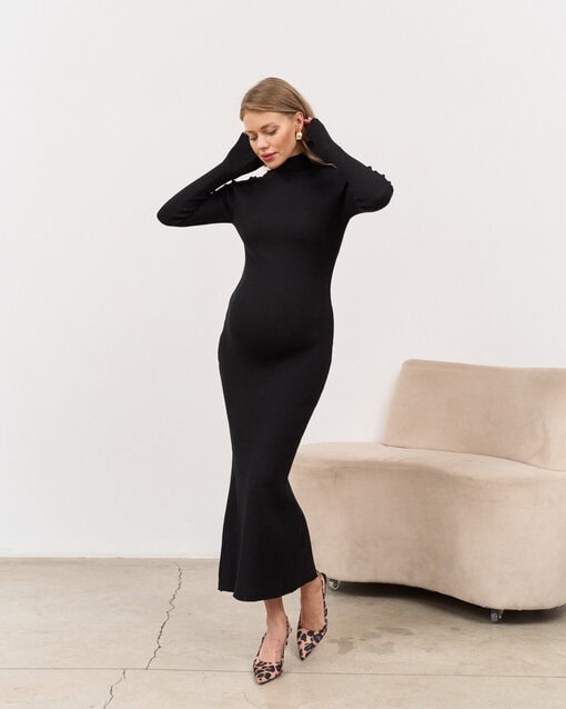 Черное платье из трикотажа в рубчик Kiss