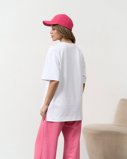 Белая футболка для мам Mommy est 2025 — изображение 4