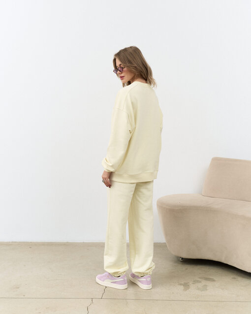 Сливочный свитшот для мам с вышивкой Hot Mom Club — изображение 13